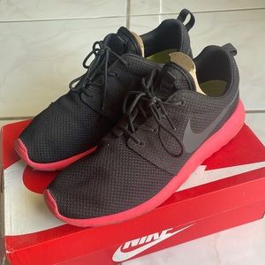 Nike Roshe Run - Siren Red